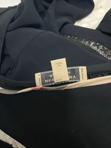 Vestido Burberry preto detalhe em renda usado