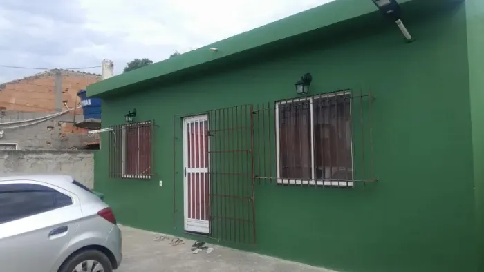 VENDO CASA EM CABO FRIO, 2 QUARTOS, GARAGEM PARA 3 CARROS E QUINTAL