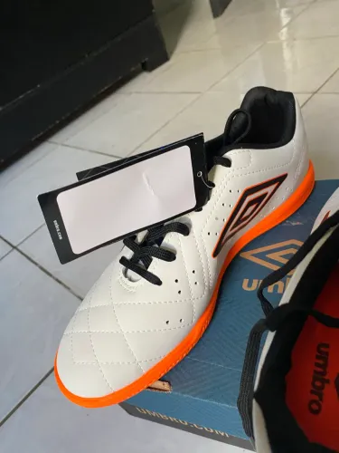 Chuteira umbro nunca usado