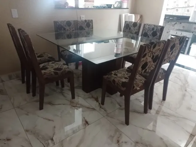Mesa de jantar quadrada 8 cadeiras