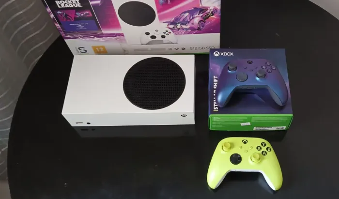 Xbox series s + 2 controles 