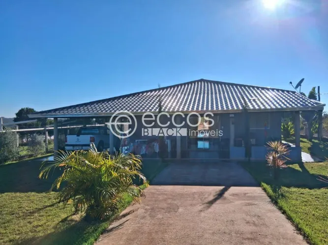 Chácara à venda, 3 quartos, 1 vaga, Zona Rural - PRATA/MG