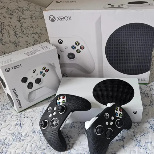 Xbox Series S 512gb Standard Branco + 2 Controles + Caixa + suporte + super novo !