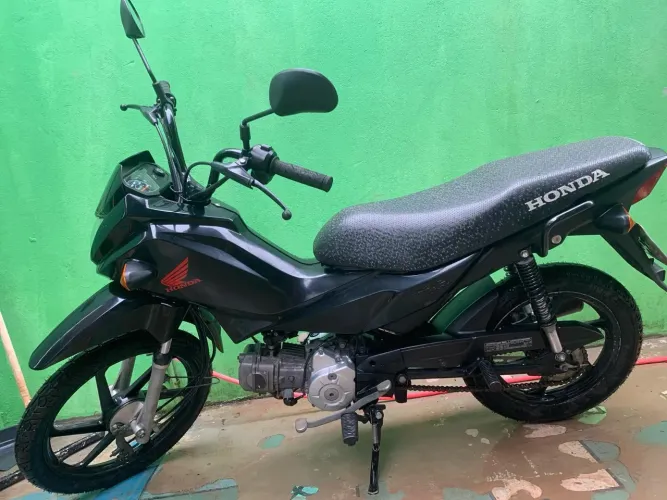 Moto de mulher única dona bem conservada pronta para uso. Chave reserva 2 pneus novinhos