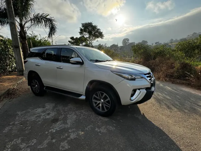 Toyota Hilux SW4 SRX 4X4 2.8 TDI 16V Dies. Aut. 2019