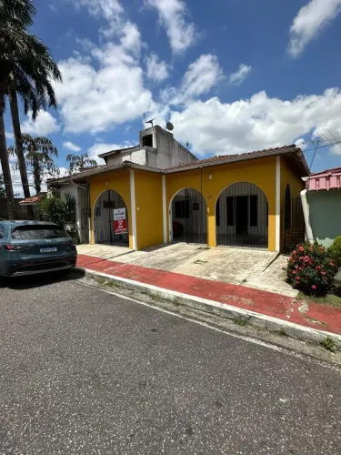 ALUGA-SE CASA NO COND. ALTO DE PINHEIROS