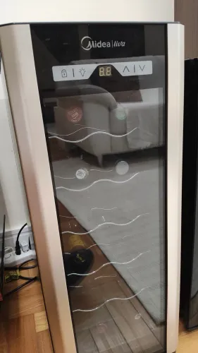 Adega Midea liva 12 garrafas 127v com defeito