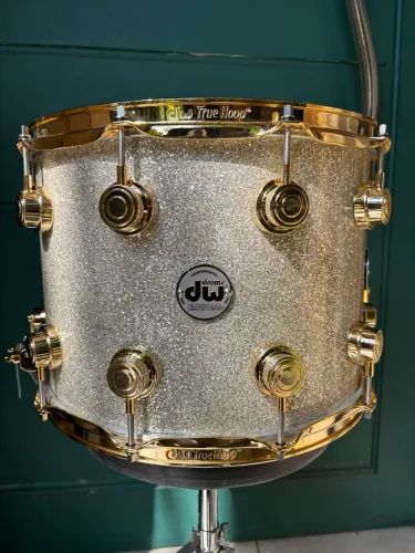 Caixa DW Collectors 14x10 sem uso 