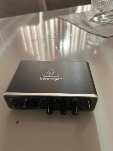 Placa de audio Behringer UMC 202 hd