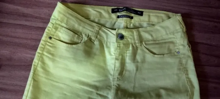 Calça feminina amarela 40