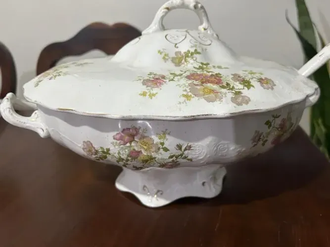 Belíssima sopeira antiga de louça inglesa da marca J&G Meakin