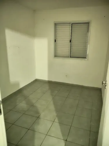 Alugo quarto para garotas