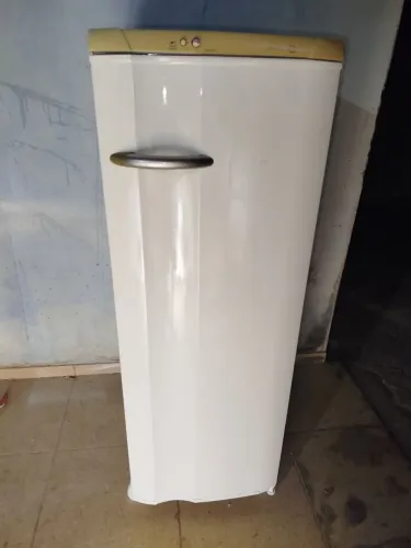 Geladeira marca elétrolux bem conservada faço entrega dentro da cidade
