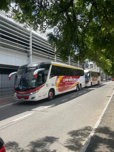ÔNIBUS DISPONÍVEL PARA VIAGENS E ALUGUEL