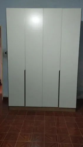 Guarda roupa semi novo