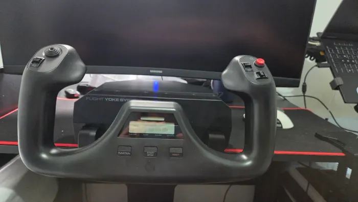 Saitek Pro Flight Yoke System + Pro Flight Rudder Pedals