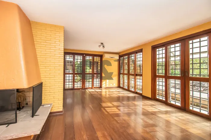 Casa Térrea - 4 Dormitórios (2 Suíte) à Venda e para Alugar no Jardim Marajoara - São Paul