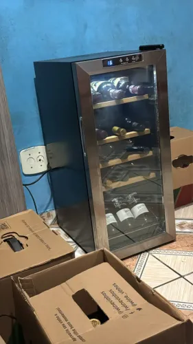 Adega Philco 18 garrafas + estoque de vinhos