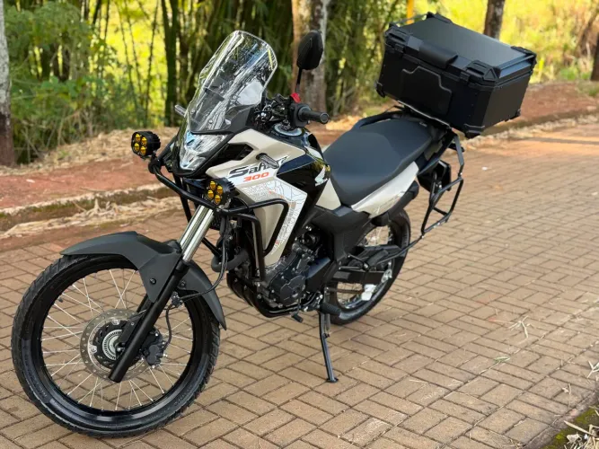 Honda Sahara 300 Adventure 2026 com 2.200km.