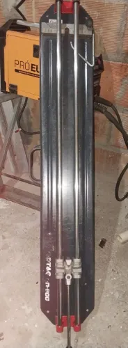 Vendo 2 cortadora de cerâmica , uma corta cerâmica de 75 cm e a outra corta cerâmica de 9