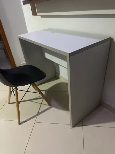 Mesa de estudo e trabalho