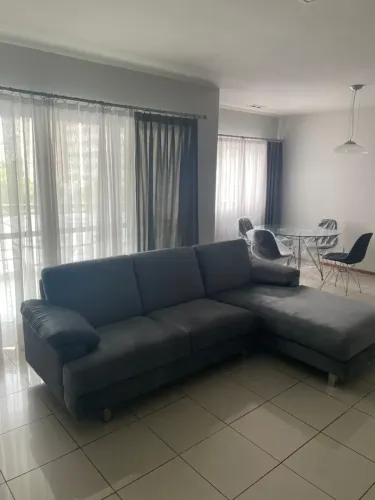 Aluguel no Edifício La Residence mobiliado. 1 suite com closet. 2 vagas. Batista Campos -