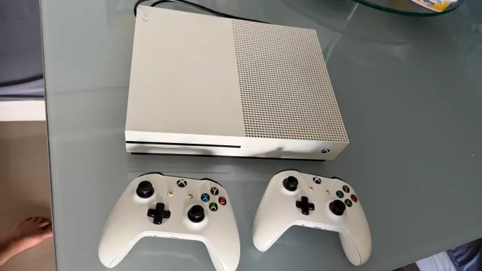 XBOX ONE COMPLETO - R$ 990,00
