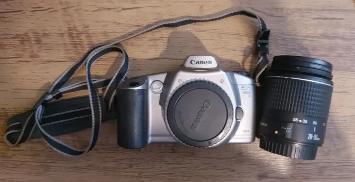 Analógica Canon EOS 3000N filme 35mm com lente zoom 28-90mm