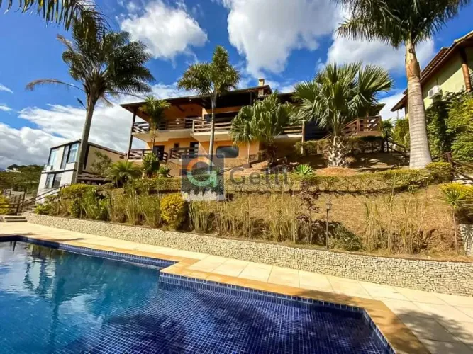 Casa em condomínio- Petrópolis, Nogueira