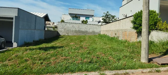 Lote Condomínio Jardim Veneza, Senador Canedo - 360m2