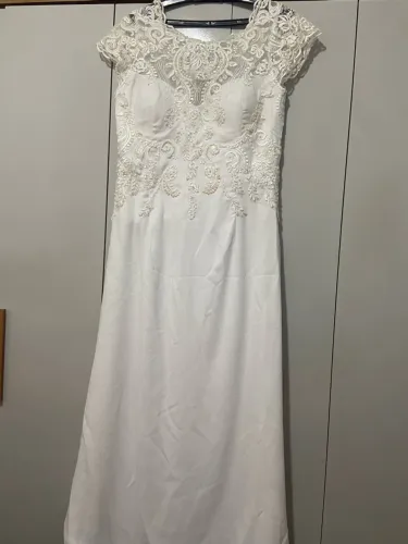 Vestido de noiva bordado a mão + vestido de daminha