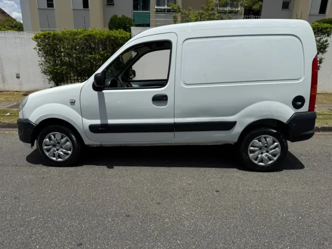 ALUGA-SE CARRO UTILITÁRIO 