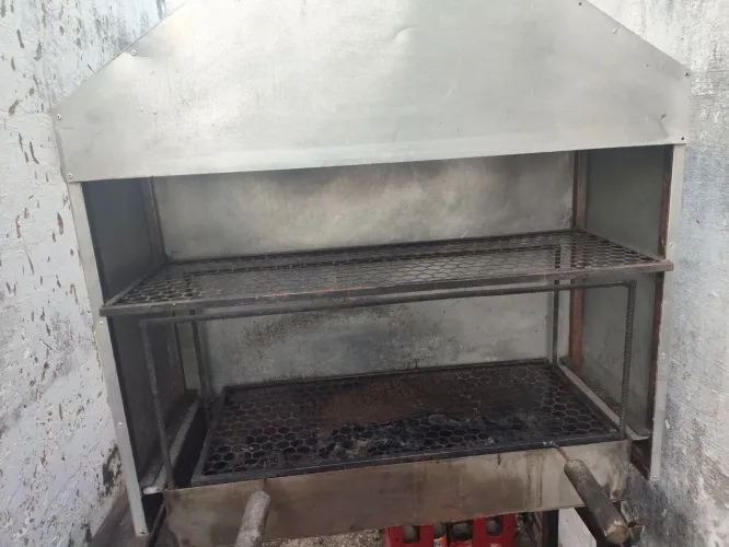 Churrasqueira para espetinhos