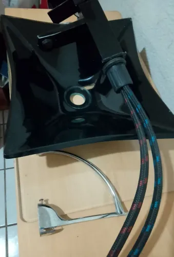Pia cuba banheiro com torneira inteligente