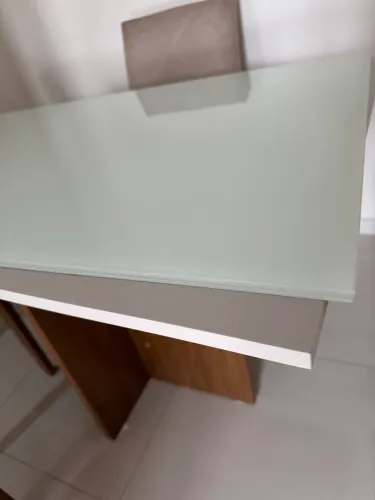 Mesa com 4 cadeiras