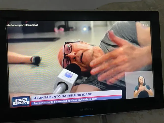 Vende se uma tv seminova 32 polegadas está em bom estado 