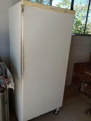 Vendo geladeira usada Electrolux Refrigerator r280 em bom estado