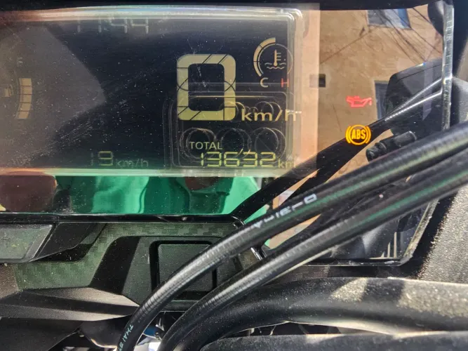 Moto único dono revisão feita em concessionária baixa quilometragem muito nova