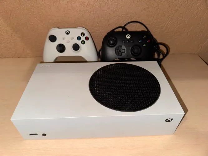 X-Box Series S 512GB + 2 Controles - Excelente estado.