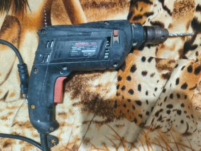 Vendo furadeira 