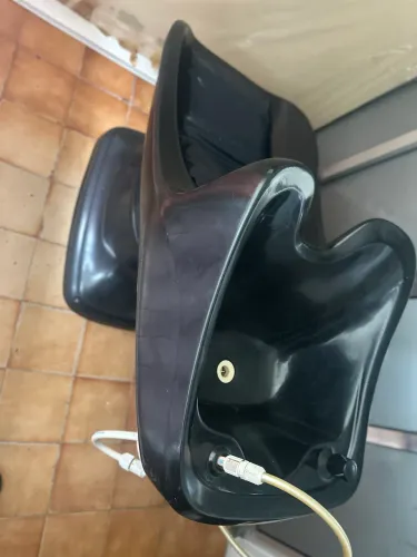 Cadeira é carrinho auxiliar.