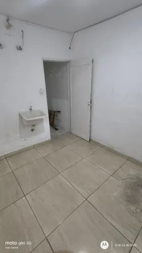 Aluga-se casa independente