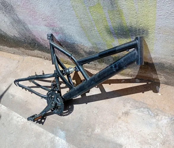 Quadro de Bicicleta Full Suspension Semi-Novo + Movimento Central Incluso (Oportunidade)