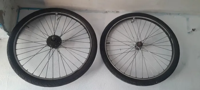 Pneus e jantes aro 26