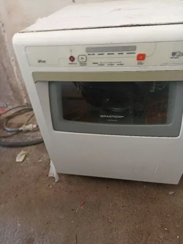 Máquina de louça usada poucas vezes ainda tá no plástico