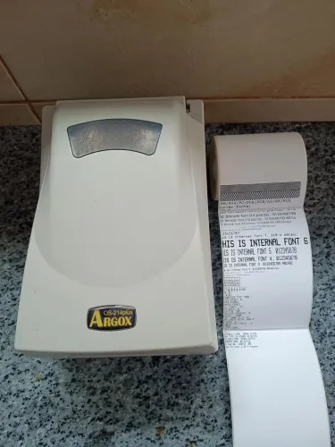 Vendo Impressora Térmica de Etiqueta Argox OS-214 Plus, funcionando folha teste nas fotos.