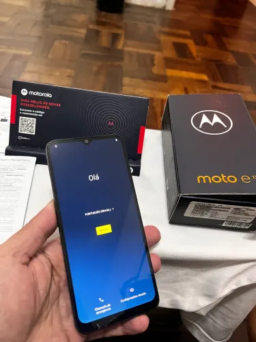 Smartphone Moto E13 Completo com Carregador caixa e acessórios seminovo 
