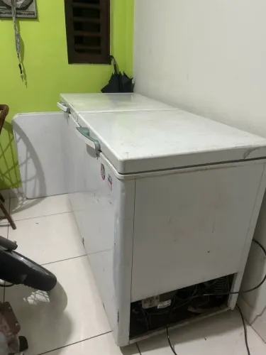 Freezer Branco Conservado - Espaçoso, Econômico e Pronto para Uso
