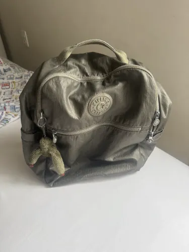Mochila kipling semi nova
