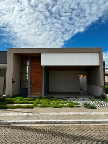 Imóvel para aluguel possui 150 metros quadrados com 3 quartos em Canafístula - Arapiraca -